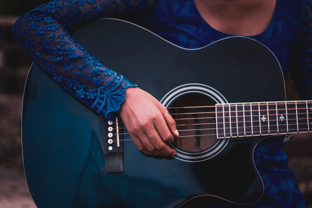 Why Does My Guitar Pick Keep Rotating? Causes & 7 Ways to Stop It