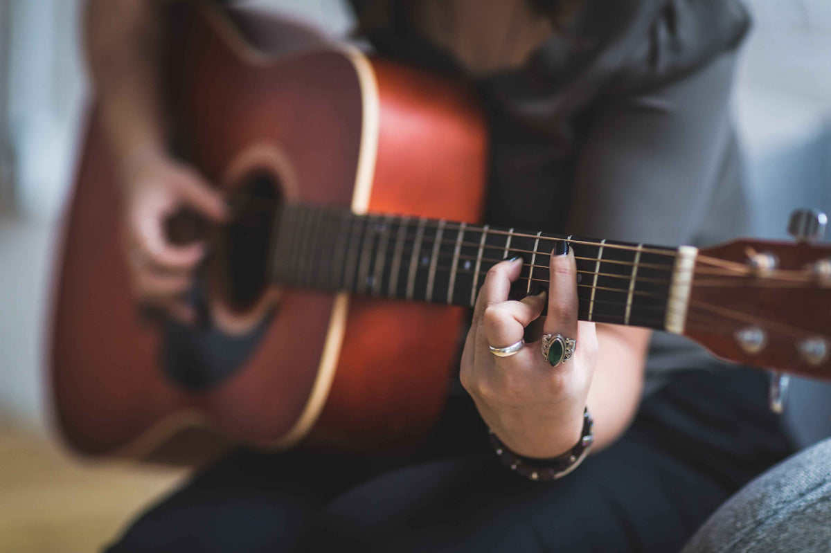 How Long Do Guitar Picks Last? When Should You Replace One?